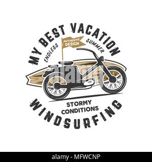 Jahrgang hand Windsurfen, Surfen t-stück Grafik Design. Sommer reisen t-shirt, poster Konzept mit retro Surfbrett und Motorrad. Vektor Emblem auf weißem Hintergrund Stock Vektor