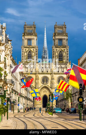 Ansicht der Kathedrale von Orleans Jeanne d'Arc Street - Frankreich Stockfoto