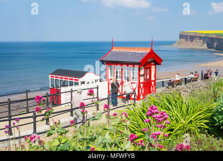 Blick vom Cliff Railway Ticket Office am oberen Promenade an saltburn am Meer, North Yorkshire, England. Großbritannien Stockfoto