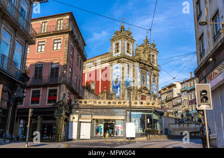 Blick auf die Kirche von Saint Ildefonso in Porto, Portugal Stockfoto