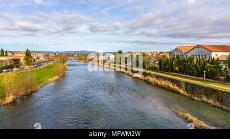 Den Fluss Aude in Carcassonne - Frankreich Stockfoto