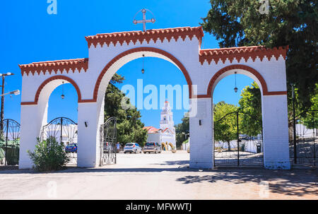 Tor zum Kloster von Kato Tsambika. Die Insel Rhodos. Griechenland Stockfoto