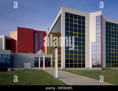 Anzeigen von Bürogebäuden in hellen Farben gestrichen Stockfoto