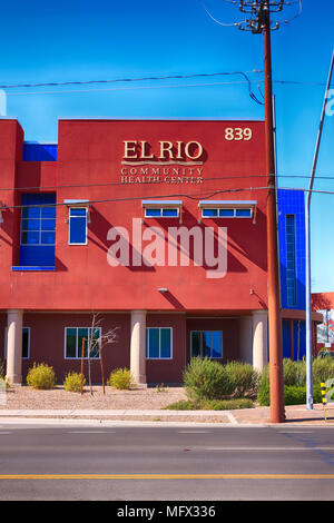 Der rote El Rio Community Health Center auf E. Kongress in der Innenstadt von Tucson AZ Stockfoto