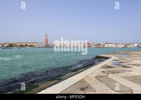 Skyline von Venedig, Blick von San Giorgio Maggiore, sonnigen Tag, Italien, Europa Stockfoto