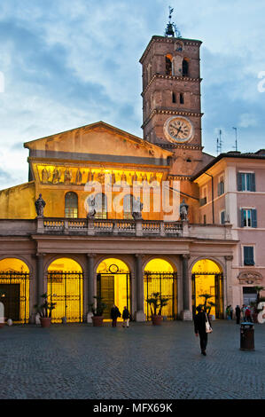 Basilika von Santa Maria in Trastevere (Basilica di Santa Maria in Trastevere) ist eine der ältesten Kirchen in Rom. Italien Stockfoto