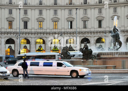 Piazza della Repubblica und der Brunnen der Najaden. Rom, Italien Stockfoto