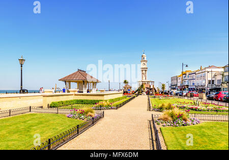 Bettwäsche anzeigen entlang der Promenade, Herne Bay, Kent Stockfoto