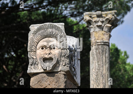 Maske des Theater der römischen Stadt von Ostia Antica. An der Mündung des Flusses Tiber, der römischen Hafenstadt Ostia war vor zweitausend Jahren. Italien Stockfoto