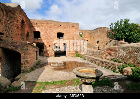 Die externen Innenhof des Thermopolium des Hauses von Diana. Das Thermopolium war eine antike römische Café, in dem heißen Wein mit Honig serviert wurden und Stockfoto