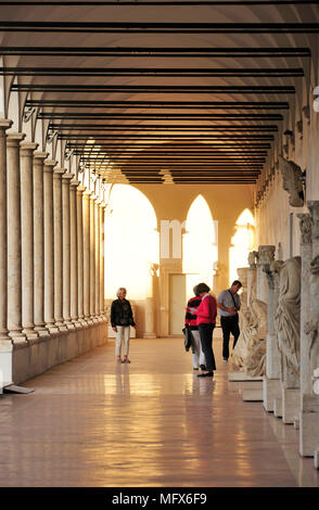 Michelangelos Klosters, wo wir mehr als 400 Kunstwerke zu sehen. Thermen des Diokletian (Terme di Diocleziano). Rom, Italien Stockfoto