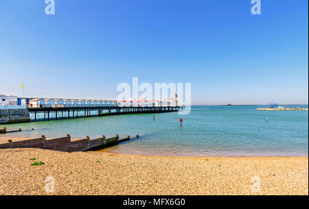 Anzeigen von Herne Bay Strand von der Promenade Stockfoto