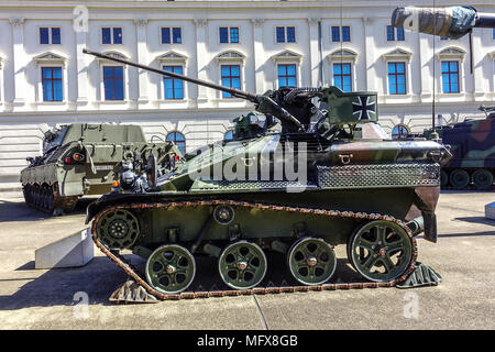 Militärhistorisches Museum Dresden, Außenausstellung der Bundeswehr, Dresden, Sachsen, Deutschland, Wiesel 1 Stockfoto