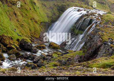 F570 Straße mit spektakulären Landschaften mit Flüssen in Snaefellsnes Halbinsel, in der Nähe der Snæfellsjökull Nationalpark, im Westen Islands. Stockfoto