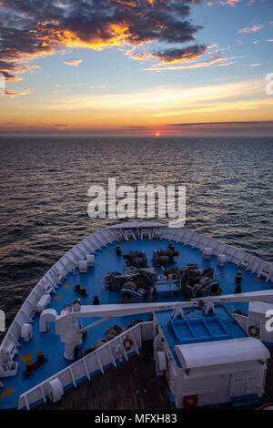 Juli Sonnenuntergang Überquerung des Polarkreises Stockfoto