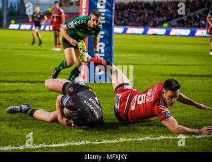 Manchester, Großbritannien. 26 April 2018, AJ Bell Stadium, Manchester, England; Betfred Super League Rugby, Runde 13, Salford Roten Teufel v St Helens; Jonny Lomax von St Helens geht über keine versuchen Credit: Aktuelles Bilder/Alamy leben Nachrichten Stockfoto