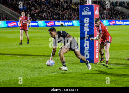 Manchester, Großbritannien. 26 April 2018, AJ Bell Stadium, Manchester, England; Betfred Super League Rugby, Runde 13, Salford Roten Teufel v St Helens; Ben Barba von St Helens geht über für einen Versuch der Credit: Aktuelles Bilder/Alamy leben Nachrichten Stockfoto