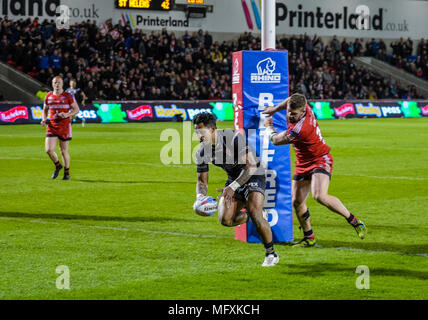 Manchester, Großbritannien. 26 April 2018, AJ Bell Stadium, Manchester, England; Betfred Super League Rugby, Runde 13, Salford Roten Teufel v St Helens; Ben Barba von St Helens geht über für einen Versuch der Credit: Aktuelles Bilder/Alamy leben Nachrichten Stockfoto