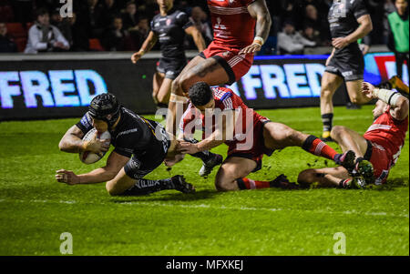 Manchester, Großbritannien. 26 April 2018, AJ Bell Stadium, Manchester, England; Betfred Super League Rugby, Runde 13, Salford Roten Teufel v St Helens; Theo Fages von St Helens geht über für einen Versuch der Credit: Aktuelles Bilder/Alamy leben Nachrichten Stockfoto