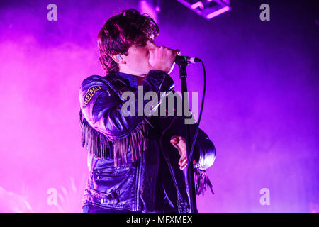 Kentish Town, London, UK, 26. April 2018, die Küsten auf ihrer UK-Tour, Chris Caines der britischen Rockband Küsten in der O2 Forum Kentish Town, Kredit: Richard Soans/Alamy leben Nachrichten Stockfoto