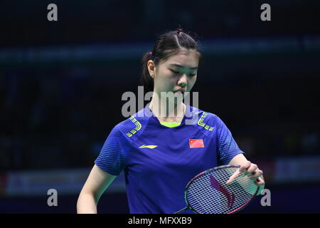 Wuhan, Wuhan, China. 26 Apr, 2018. Wuhan, China 26. April 2018: Chinesischer Badmintonspieler Gao Fangjie konkurriert mit indischer Badmintonspieler Saina Nehwal am Badminton Asien Meisterschaften 2018 in Wuhan, Zentralchina Provinz Hubei, 26. April 2018. Credit: SIPA Asien/ZUMA Draht/Alamy leben Nachrichten Stockfoto