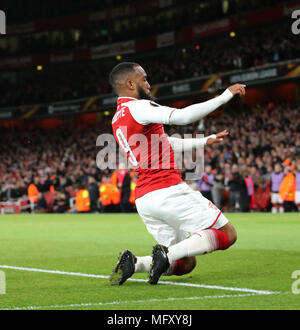 London, Großbritannien. 26 Apr, 2018. Die Europa League Halbfinale Bein ein Match zwischen Arsenal und Atletico Madrid im Emirates Stadium in London, Vereinigtes Königreich. Es ist ein schweres Spiel im Halbfinale wie Arsenal, in den letzten vier zum ersten Mal in 18 Jahren, zwei Sieger Atlético Madrid im Norden Londons ersten Bein. Arsenal 1-1 home Zeichnen mit 10-Mann Atletico Madrid war die "schlechteste Ergebnis", sagte boss Arsene Wenger Nach der Europa League Halbfinale Hinspiel. Die "Gunners" geführt, bis die letzten 8 Minuten des Spiels gegen eine Seite, die ein Spieler geschickt Stockfoto