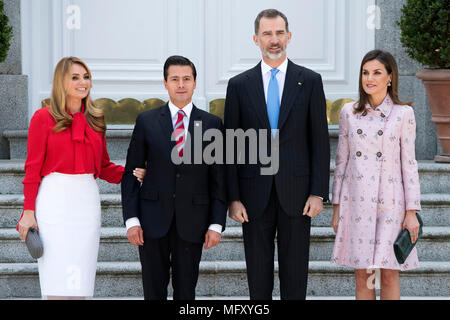 Madrid, Spanien. 25 Apr, 2018. König Felipe VI. Von Spanien und Königin Letizia von Spanien erhielt Präsident Enrique Peña Nieto mit Frau Angelica Rivera de Pena im Palacio de la Zarzuela. Madrid, 25.04.2018 | Verwendung der weltweiten Kredit: dpa/Alamy leben Nachrichten Stockfoto