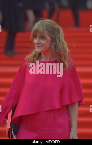 Moskau, Russland. 26. April 2018. Gäste und Mitglieder der Jury über die rote Treppe von der Abschlussfeier der 40. Internationalen Filmfestivals Moskau. Moskau. April 26, 2018. Credit: Pavel Kashaev/Alamy leben Nachrichten Stockfoto