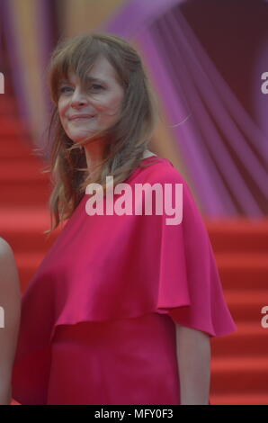 Moskau, Russland. 26. April 2018. Gäste und Mitglieder der Jury über die rote Treppe von der Abschlussfeier der 40. Internationalen Filmfestivals Moskau. Moskau. April 26, 2018. Credit: Pavel Kashaev/Alamy leben Nachrichten Stockfoto