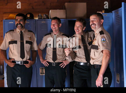 RELEASE DATE: April 20, 2018 TITEL: Super Troopers 2 STUDIO: Fox Searchlight Pictures Regie: Jay Chandrasekhar PLOT: Wenn eine grenzüberschreitende Streitigkeit zwischen den USA und Kanada, die Super Troopers mit der Errichtung einer Highway Patrol Station in dem umstrittenen Gebiet betraut sind. Hauptdarsteller: Jay Chandrasekhar, Erik Stolhanske, Steve Lemme, Paul Soter, Kevin Hefferman. (Bild: © Fox Searchlight Bilder/Unterhaltung Bilder) Stockfoto