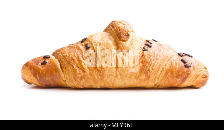 Croissant mit Schokolade Krümel auf weißem Hintergrund. Stockfoto