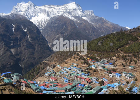 Namche Bazar und Kongde Ri, Nepal Stockfoto