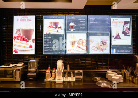 Rom, Italien, ca. November 2017: McCafe Kaffeehaus in Rom Stockfoto