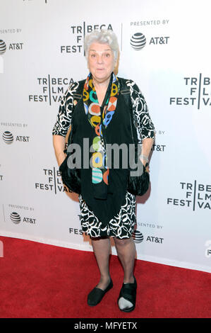 NEW YORK, NY - 23. April: Schauspielerin Tyne Daly nimmt an der Vorführung von "Jeder Akt des Lebens' während des Tribeca Film Festival 2018 in der SVA Theater auf April Stockfoto