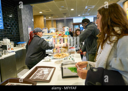 Rom, Italien, ca. November 2017: McCafe Kaffeehaus in Rom Stockfoto