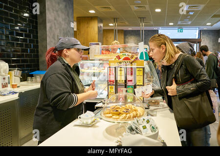 Rom, Italien, ca. November 2017: McCafe Kaffeehaus in Rom Stockfoto