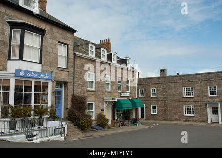 Historische Gebäude und Geschäfte im Zentrum von Hughtown, St Mary's, Scilly-inseln, Großbritannien Stockfoto