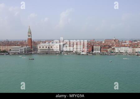 Skyline von Venedig, Panoramablick vom Kirchturm der Kirche Chiesa di San Giorgio Maggiore, sonnigen Tag, Italien, Europa Stockfoto