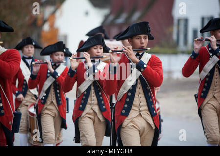 Jugendliche Colonial Fife und Marching drum band Herzog von Gloucester Straße Colonial Williamsburg Virginia Stockfoto