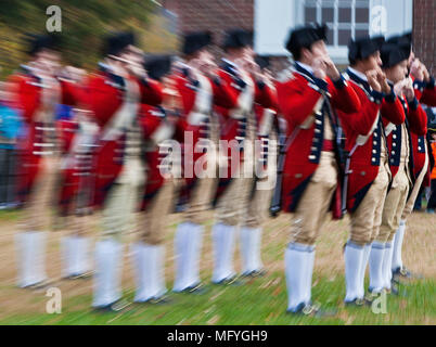 Jugendliche Colonial Fife und Marching drum band Herzog von Gloucester Straße Colonial Williamsburg Virginia Stockfoto