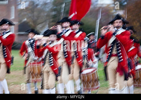 Jugendliche Colonial Fife und Marching drum band Herzog von Gloucester Straße Colonial Williamsburg Virginia Stockfoto