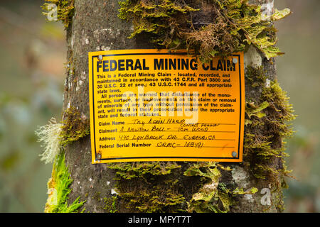 Mining claim Marker an Gräbern Creek, Medford Bezirk Büro des Land-Managements, Oregon Stockfoto