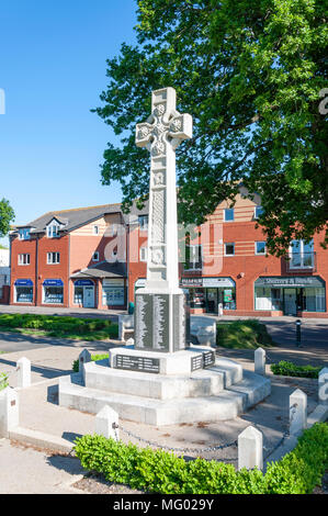 Celtic Cross War Memorial in New Milton War Memorial Recreation Ground, Ashley Road, New Milton, Hampshire, England, Vereinigtes Königreich Stockfoto