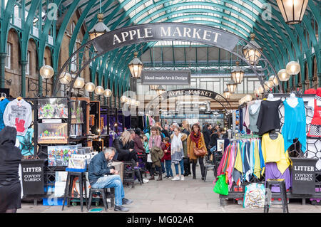 Apfelmarkt in Covent Garden Market, Covent Garden, City of Westminster, London, England, Vereinigtes Königreich Stockfoto