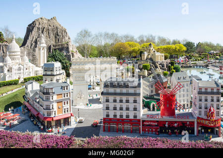 Pariser Sehenswürdigkeiten im Miniland Frankreich, Legoland Windsor, Windsor, Berkshire, England, Vereinigtes Königreich Stockfoto