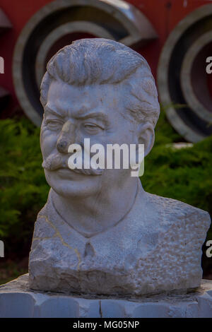 Moskau, Russland - April, 24, 2018: Marmor Büste von Josef Vissarionovich Stalin, in den gefallenen Monument Park, Moskau Stockfoto