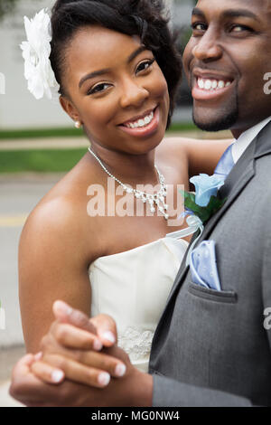 Afrikanische amerikanische Braut und Bräutigam. Stockfoto