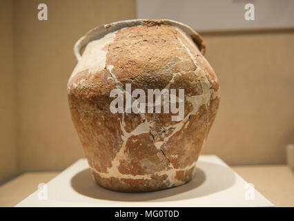 Grobe Schlamm terrakotta Topf Shangshan Kultur in Zhejiang Museum. Stockfoto