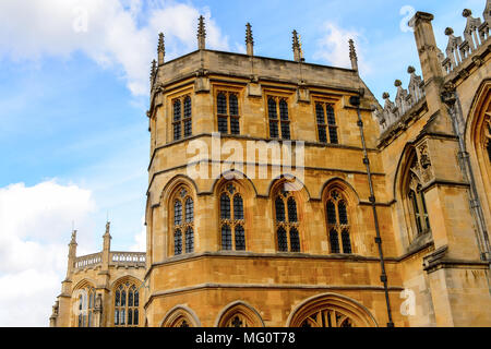 St George's Kapelle, untere Station, Schloss Windsor, Berkshire, England. Offizielle Residenz Ihrer Majestät der Königin Stockfoto