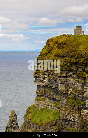 Die Klippen von Moher (Aillte eine Mhothair), Rand der Region Burren im County Clare, Irland. Große touristische Attraktion Stockfoto